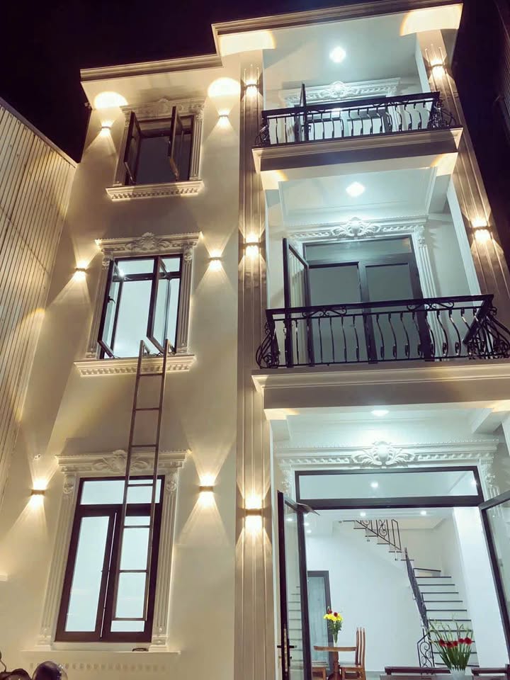 Bán nhà 3 tầng tân cổ điển 98m2 full nội thất tại Phú Thượng, Huế - giá 3.25 tỷ