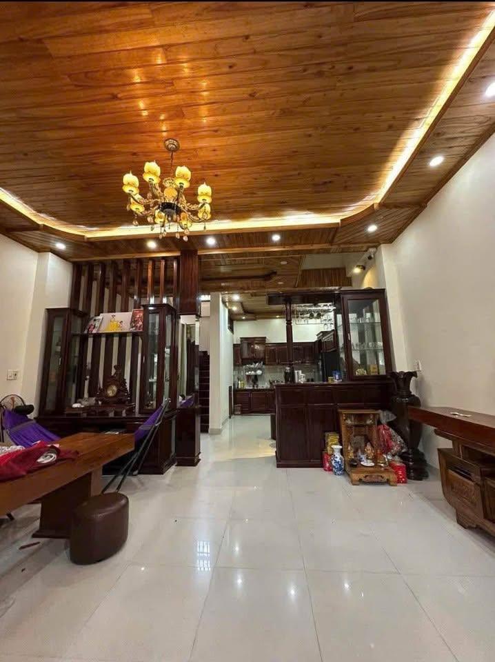 Bán gấp biệt thự 80m2 ngang 6.4m trung tâm Huế, giá hời