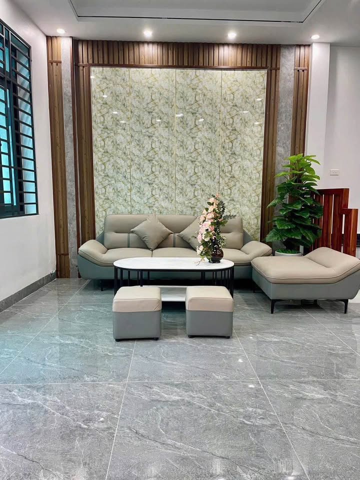 Bán nhà 3 tầng mới đẹp, ngõ phố Hải Tân, 50m2, giá 2.5 tỷ