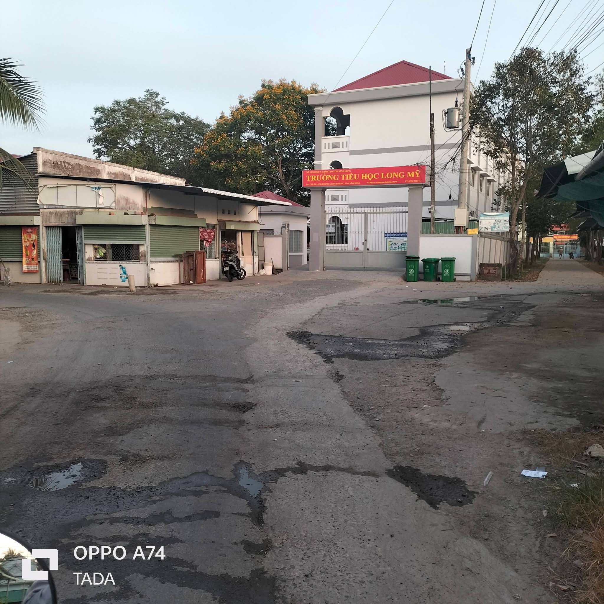 Bán nhà 2 phòng ngủ, 81.3m2, full thổ cư, giá chỉ 720 triệu tại Vĩnh Long