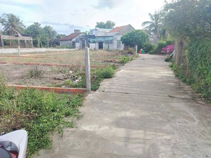 Đất góc xinh, đường rộng thênh thang, sổ sẵn, giá hời