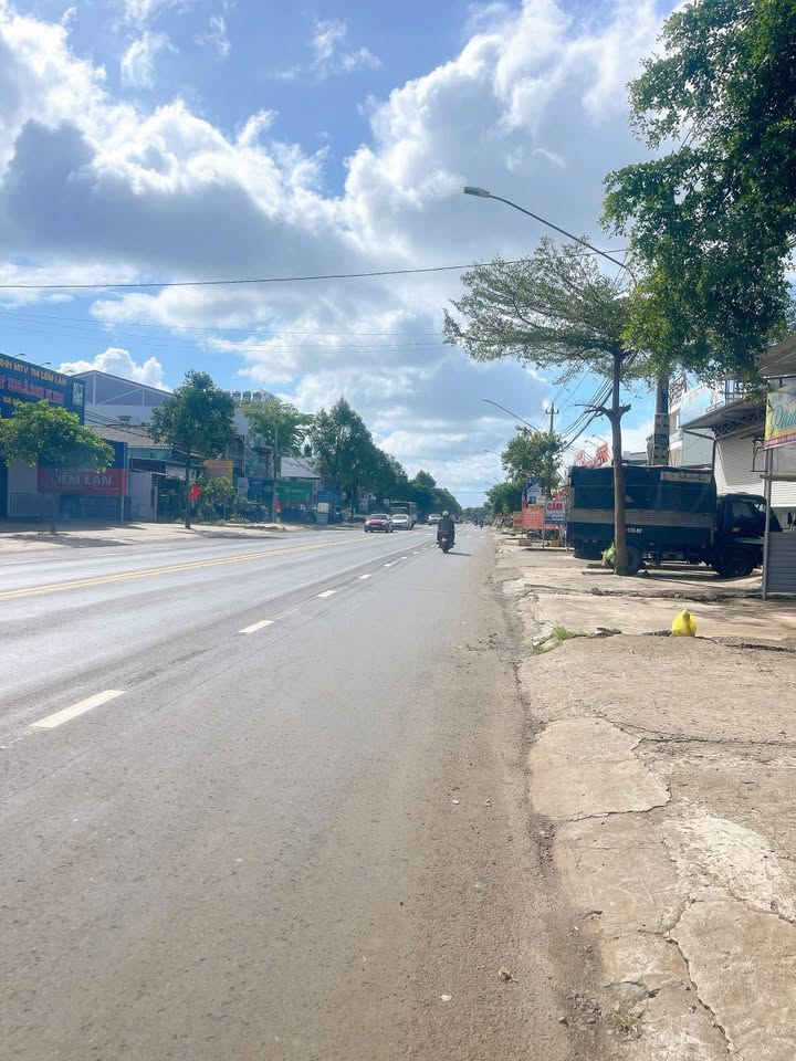 Nhà cấp 4 mặt tiền Phạm Văn Đồng, diện tích khủng, giá hời