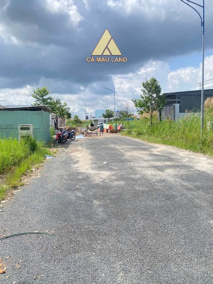 Bán nền Cà Mau, diện tích 5x25m, đường nhựa 8m, sổ hồng sẵn sàng