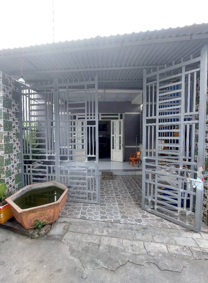 Bán nhà 220m², ngang 10m, 2 sổ, 2 phòng ngủ, gần chợ Hữu Định, Bến Tre - 1.29 tỷ