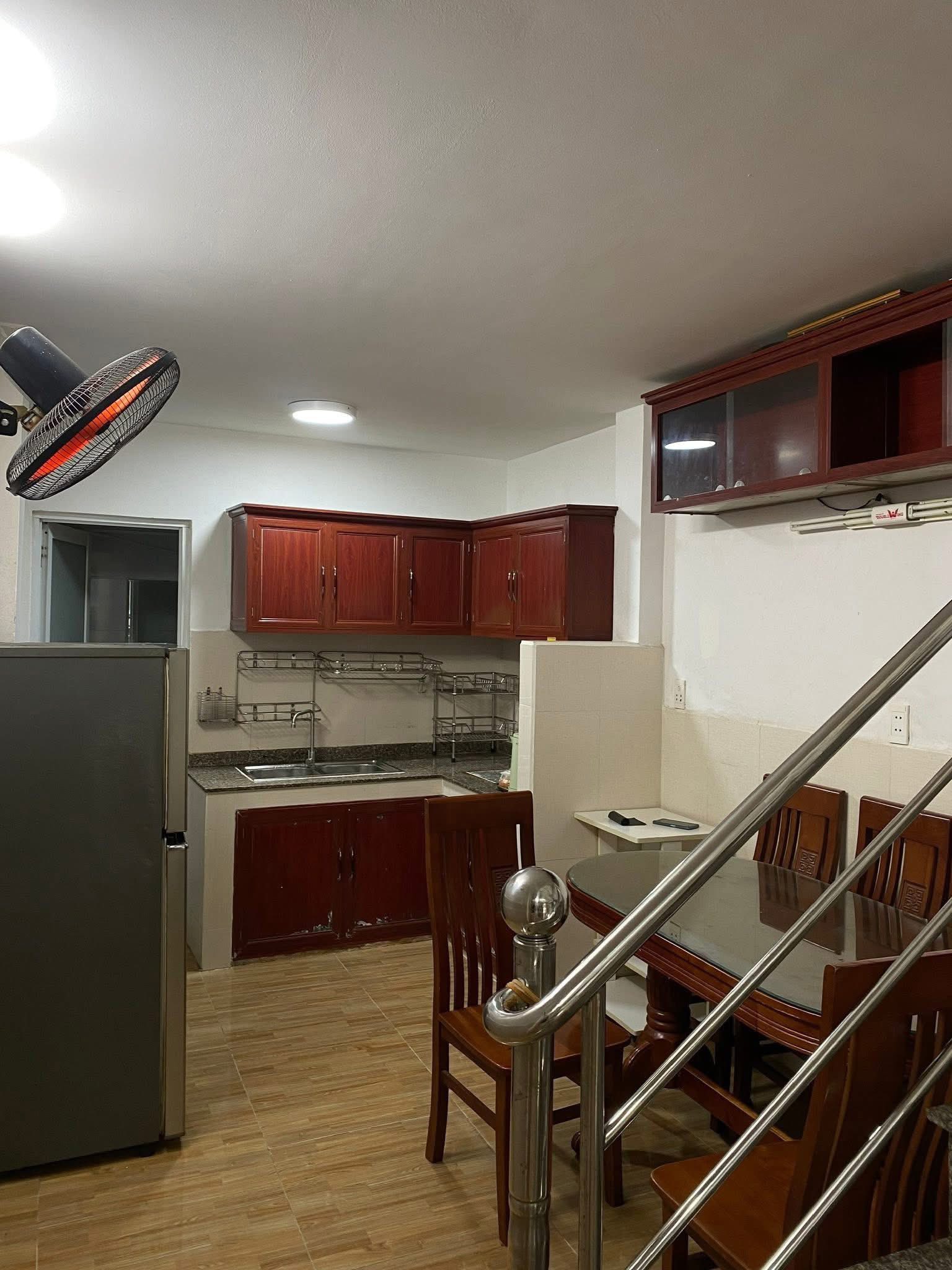 Nhà xinh 3 tầng, 35m2, hơn 8 triệu/ tháng, ngõ 73 Tân Triều, Thanh Xuân