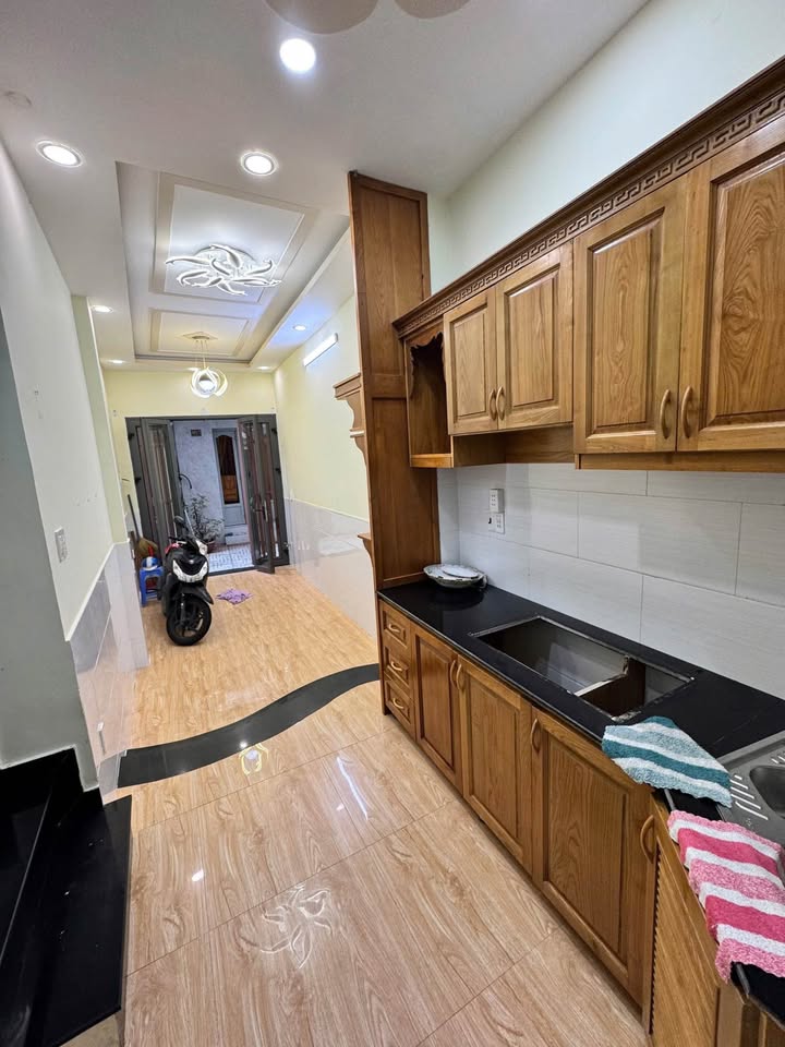 Nhà 3x8.5m nở hậu 3.8m, 1 trệt 2 lầu sân thượng, 4 ngủ, sổ hồng riêng tại Quận 8