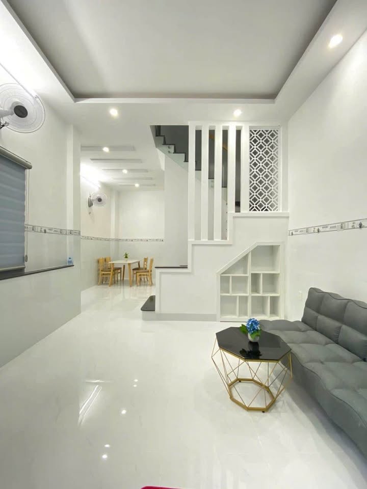 Nhà 1 lầu 1 trệt mới tinh, 40m2, 2 ngủ, 2 vệ sinh, 3.85 tỷ tại Nguyễn An Ninh