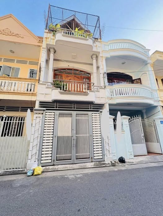 Nhà 80m2 Hoàng Văn Thụ, Vũng Tàu 3 ngủ, đậu oto, giá 8.2 tỷ