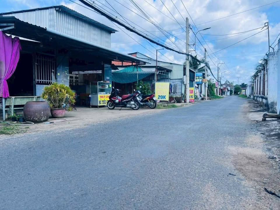 Chào mừng quý vị đến với cơ hội sở hữu "siêu phẩm" nhà mặt tiền đường Nguyễn Văn Trung, phường 8, Bến Tre