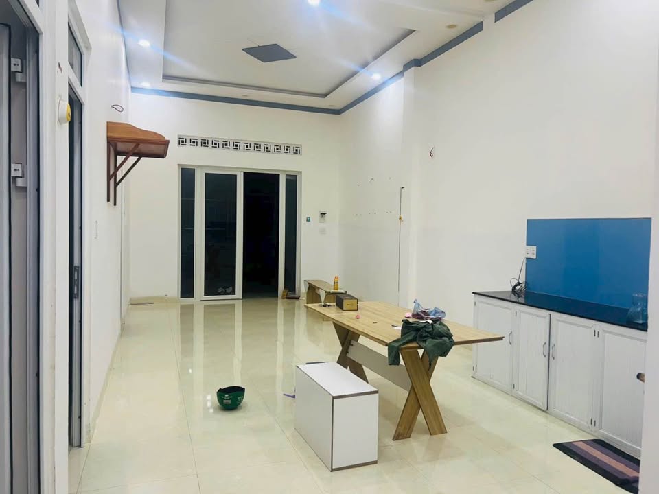 Nhà cấp 4 nở hậu 7,2m x 17m, 3 phòng ngủ, hẻm 185 Đinh Tiên Hoàng, Buôn Ma Thuột 2,7 tỷ