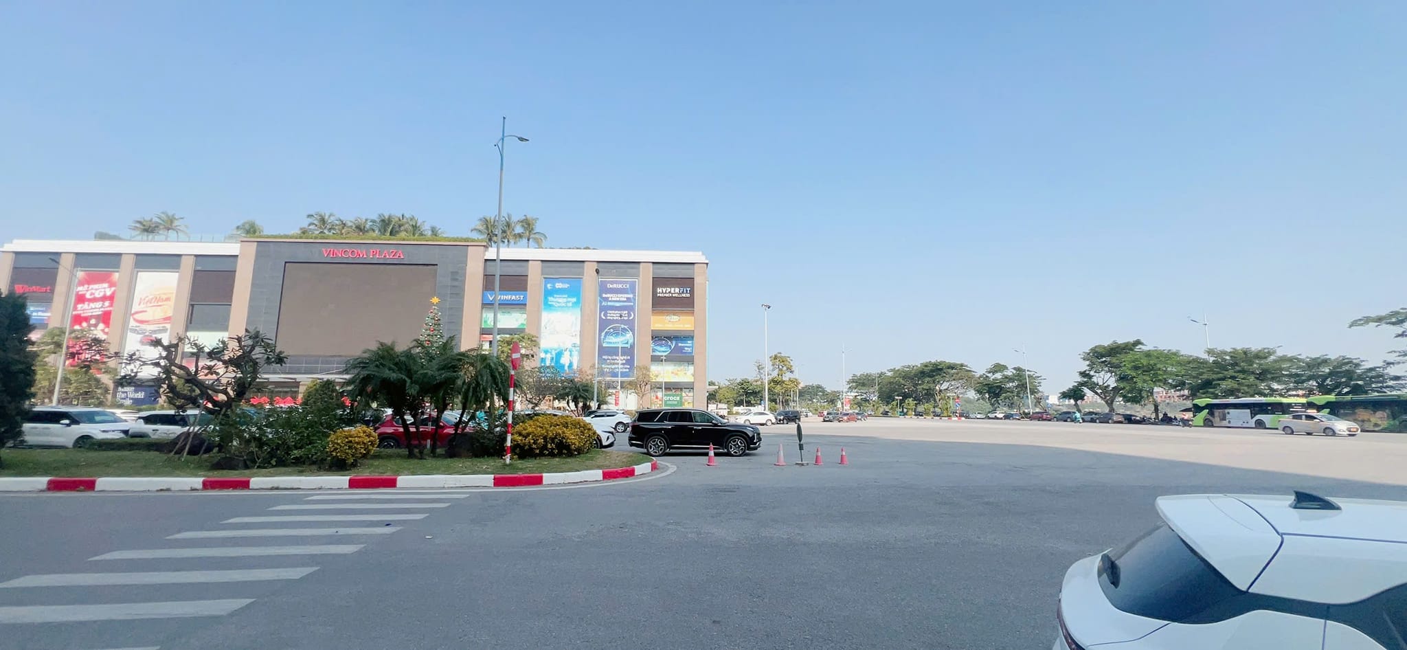 Nhà xinh đón xuân sang, cận kề Vincom Long Biên