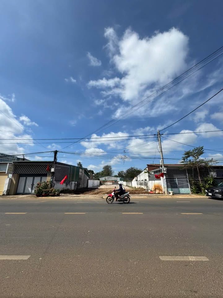 Siêu phẩm đất thổ cư 100% tại Y Wang, Đắk Lắk, sở hữu mặt tiền siêu dài lý tưởng