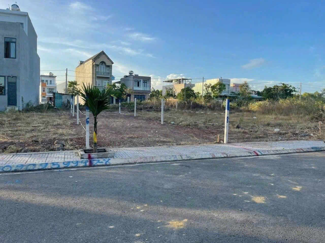 Đất Bà Rịa ngang 5m, dài 20m, giá 2,38 tỷ đất vàng, dân cư đông đúc