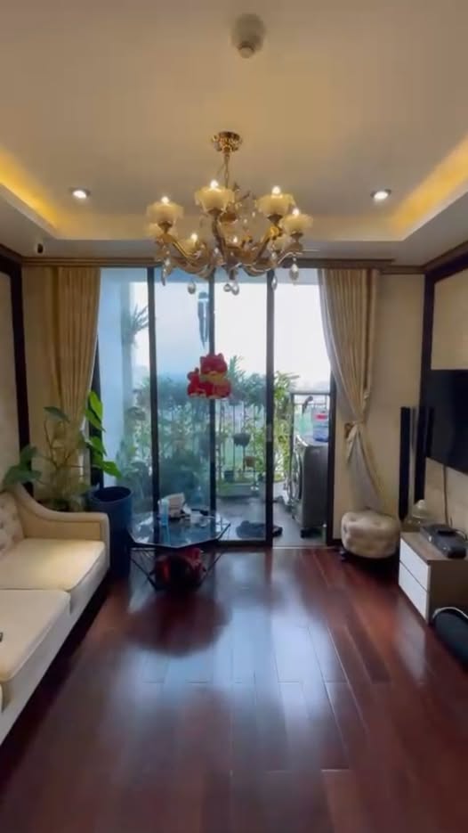 Cho thuê căn hộ chung cư 97m2, 3 phòng ngủ, đủ nội thất tại Long Biên, Hà Nội