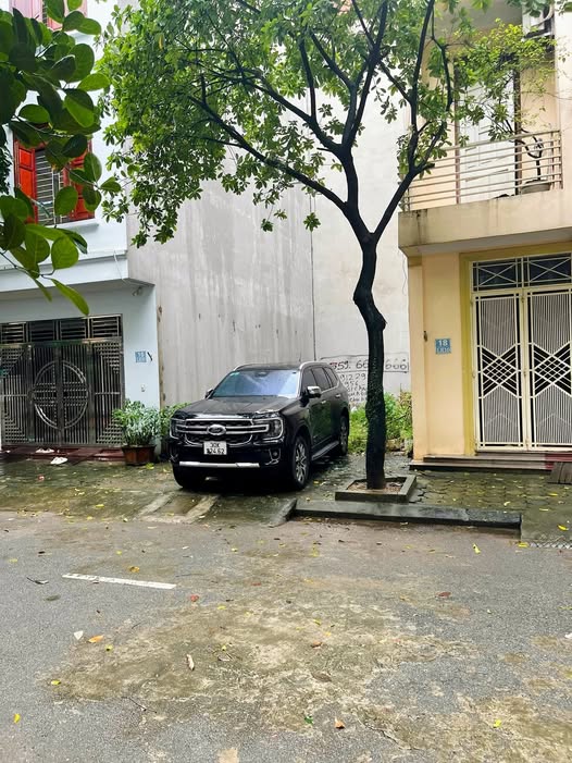 Bán gấp đất sổ Hà Nội, 67m2, mặt tiền rộng, gần Học viện Tài chính