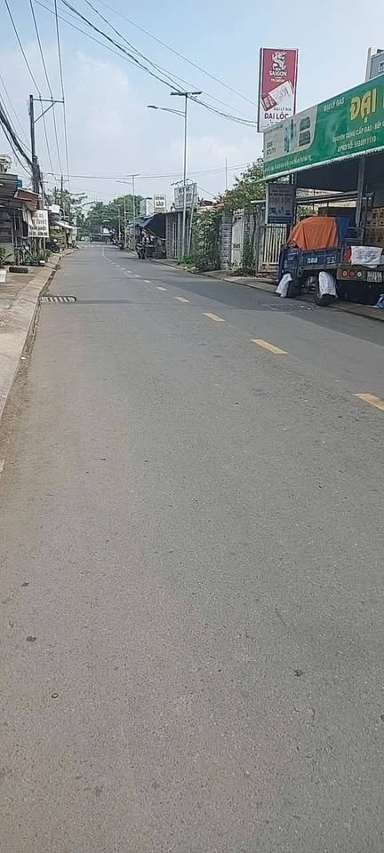 Mở ra cơ hội an cư và kinh doanh tuyệt vời với căn nhà mặt tiền sáng đẹp tại đường Huyện 17