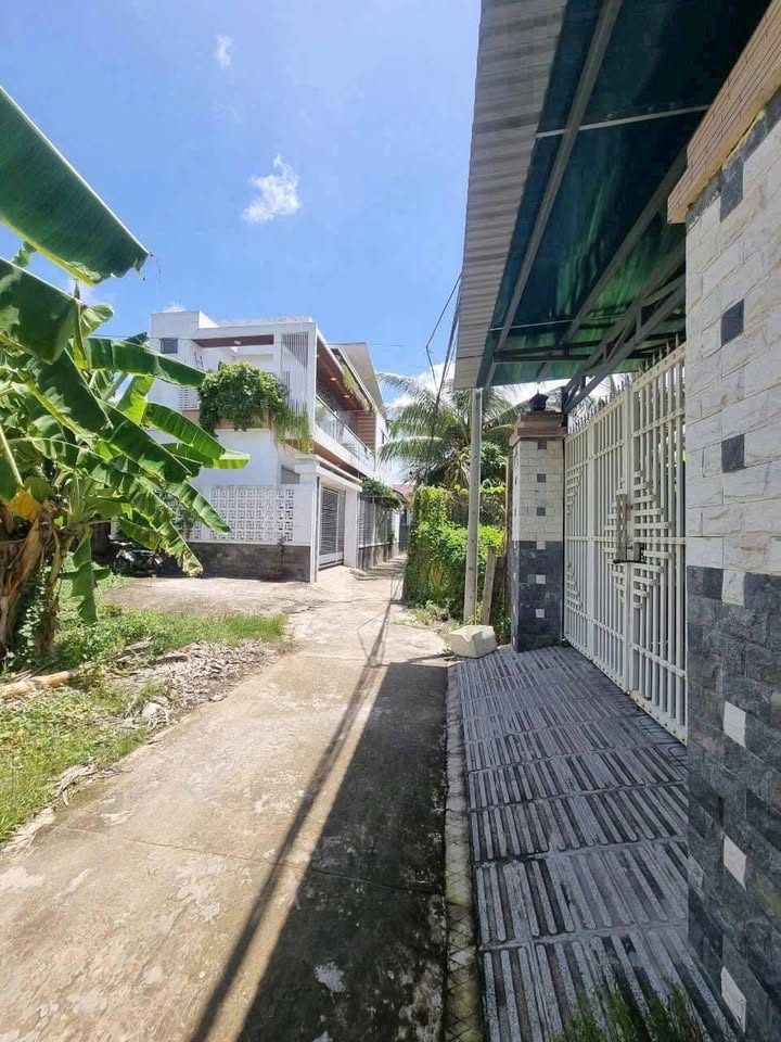 Nhà 7m x 17m, 1,95 tỷ, gần trường Mỹ Hoá, Bến Tre