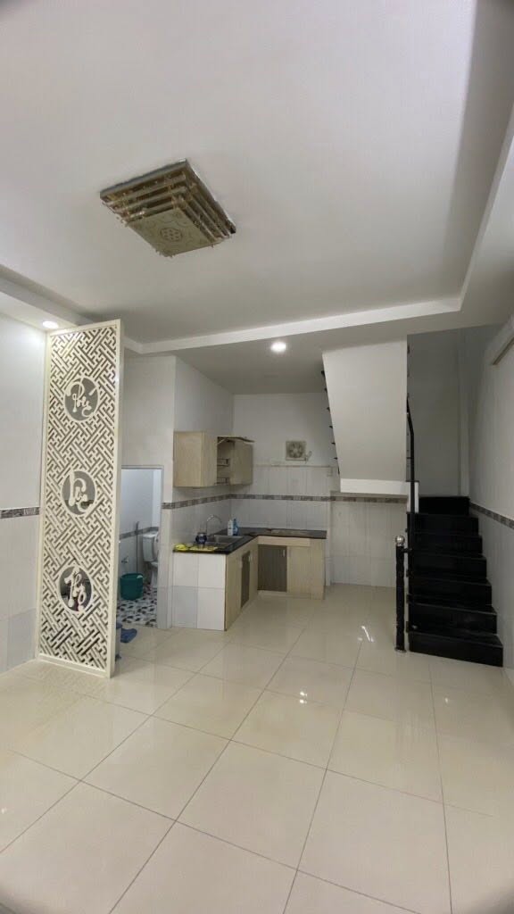 Nhà nhỏ xinh 33m2, 2 tầng, 2 ngủ, hoàn công đủ, ngay trung tâm Quận 3