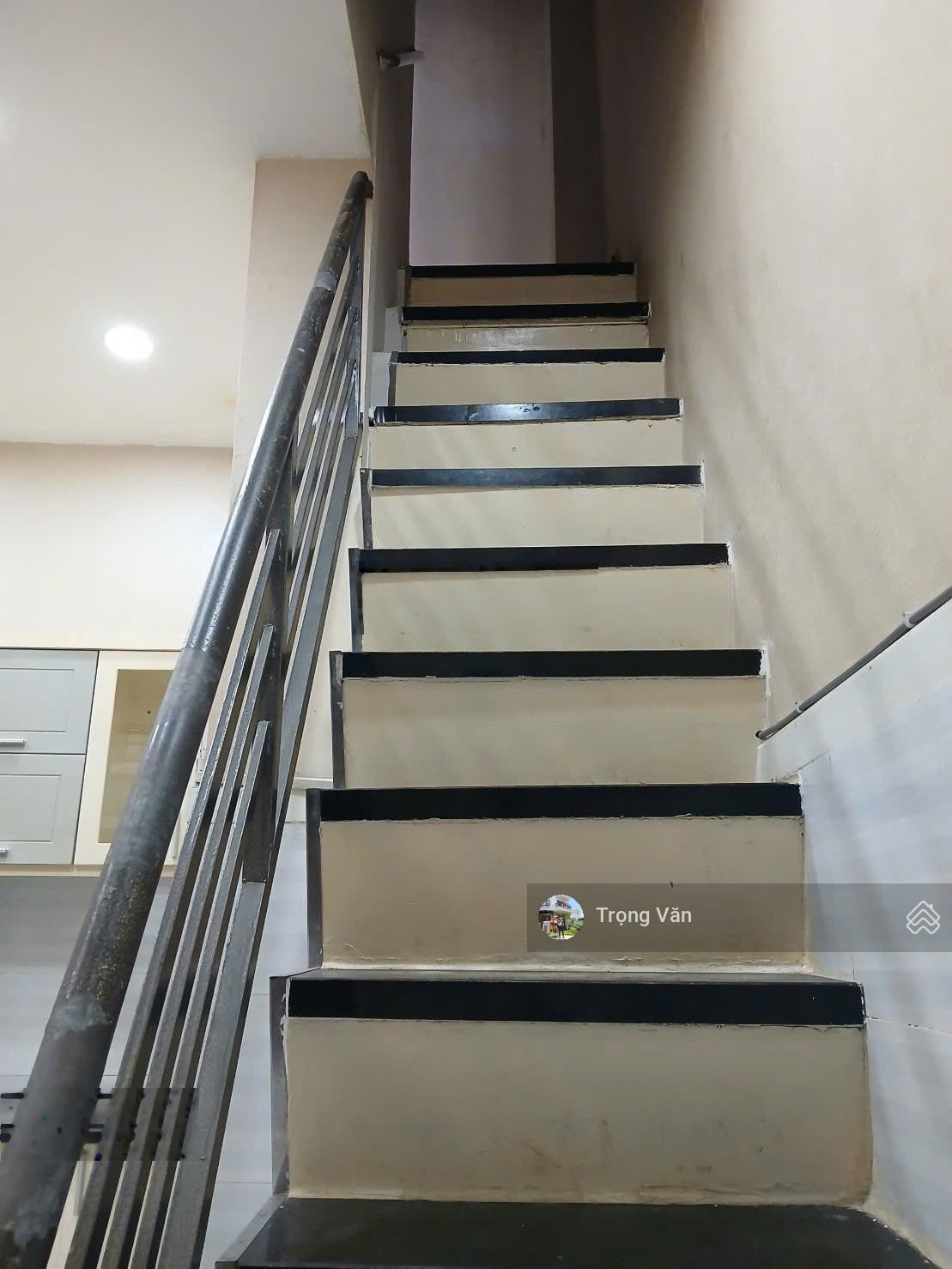 Chỉ 2,95 tỷ - hẻm thoáng Trần Hưng Đạo sát Q1 - nhà 3 tầng 2pn 3wc