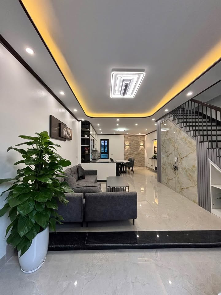 Nhà mới xây 3 tầng kiên cố, thiết kế hợp lý, phù hợp để ở lâu dài, tọa lạc tại khu vực Cao Lộc