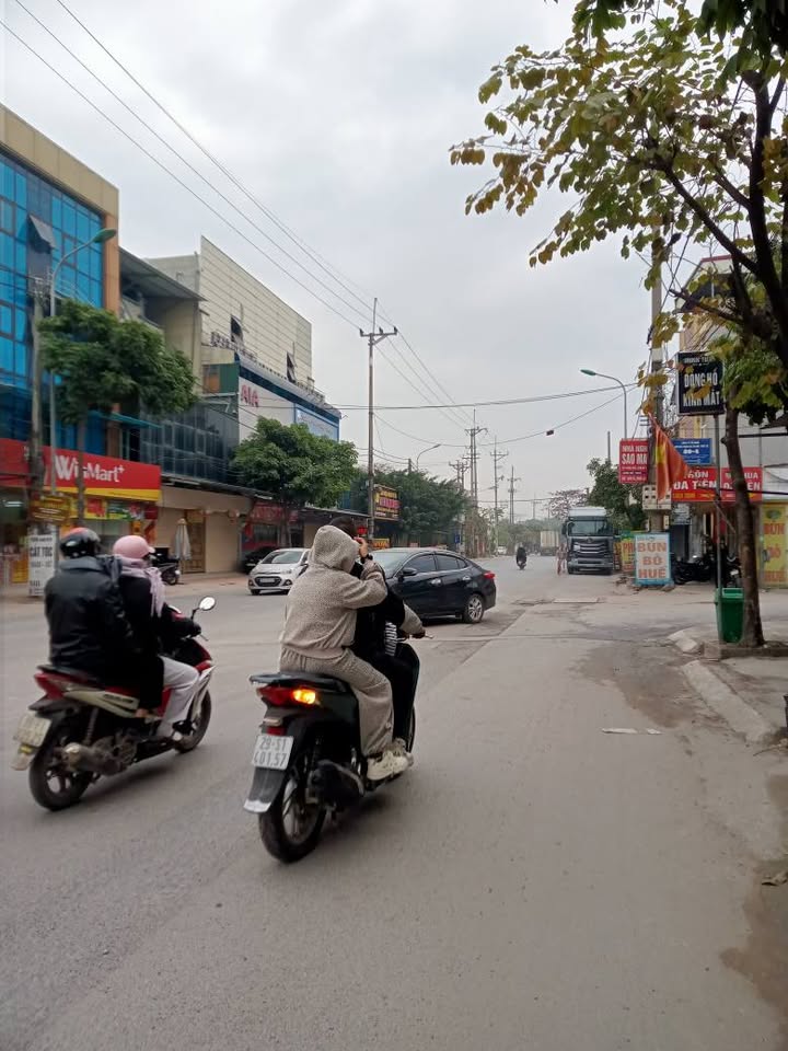 Bán gấp đất nền vị trí đắc địa với tầm nhìn trực diện ra hồ, mang đến không gian sống thoáng đãng và mát mẻ quanh năm