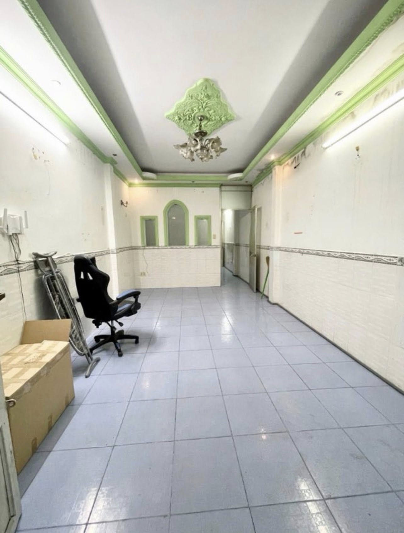 Nhà tọa lạc tại vị trí đắc địa trên đường Lạc Long Quân, Quận 11, Thành phố Hồ Chí Minh