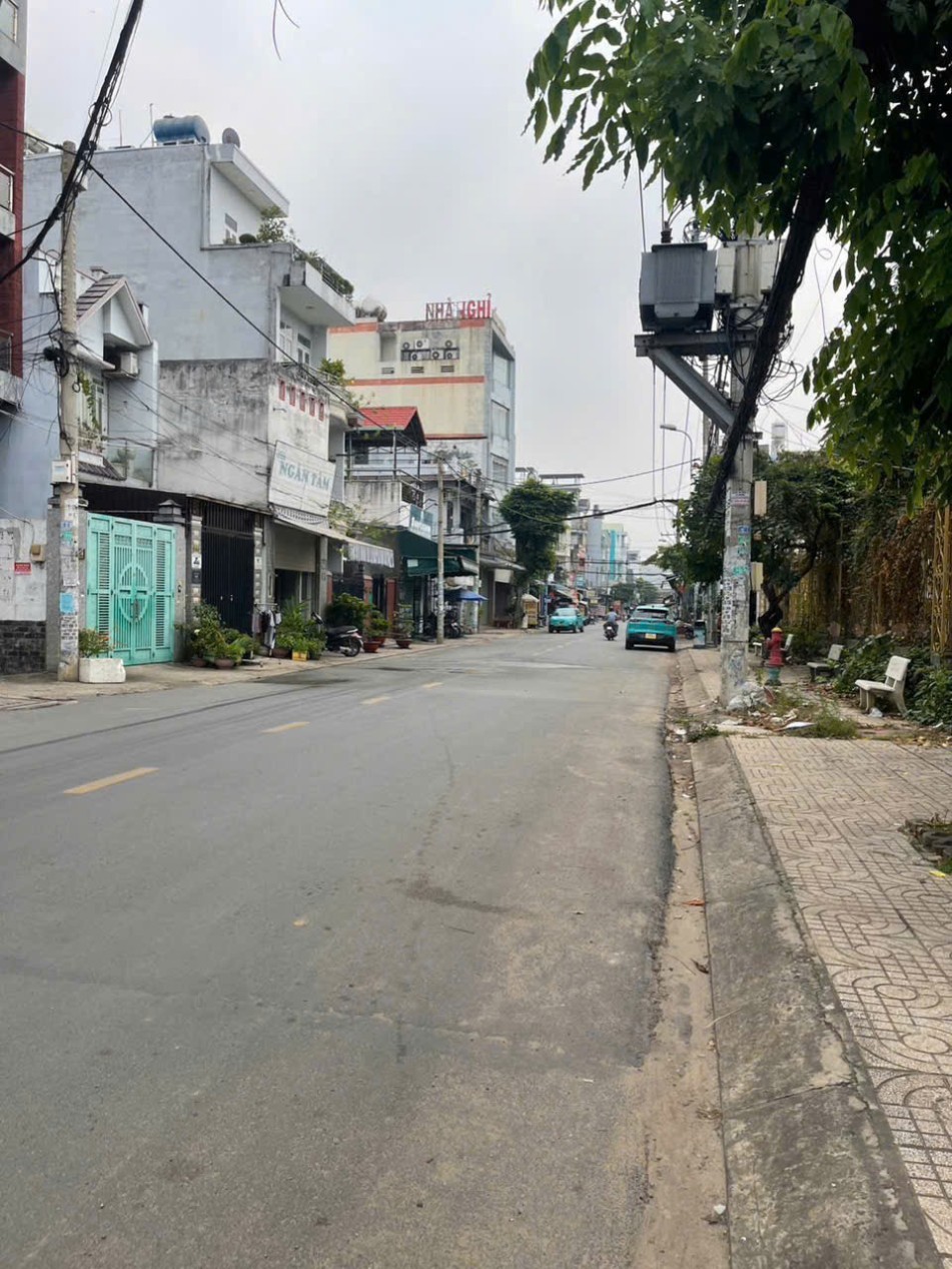 Nhà mặt tiền kinh doanh đường số 10, nở hậu 5,5m, 2 lầu, 110m2 9 tỷ