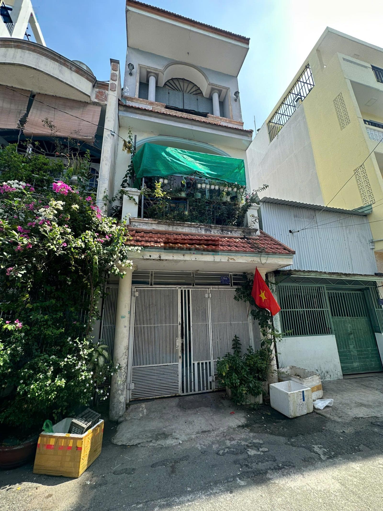 Bán nhà riêng tại Dương Văn Dương, Tân Bình, 2,5tỷ, 50m2, hàng hiếm tại gần trung tâm,sổ hồng riêng