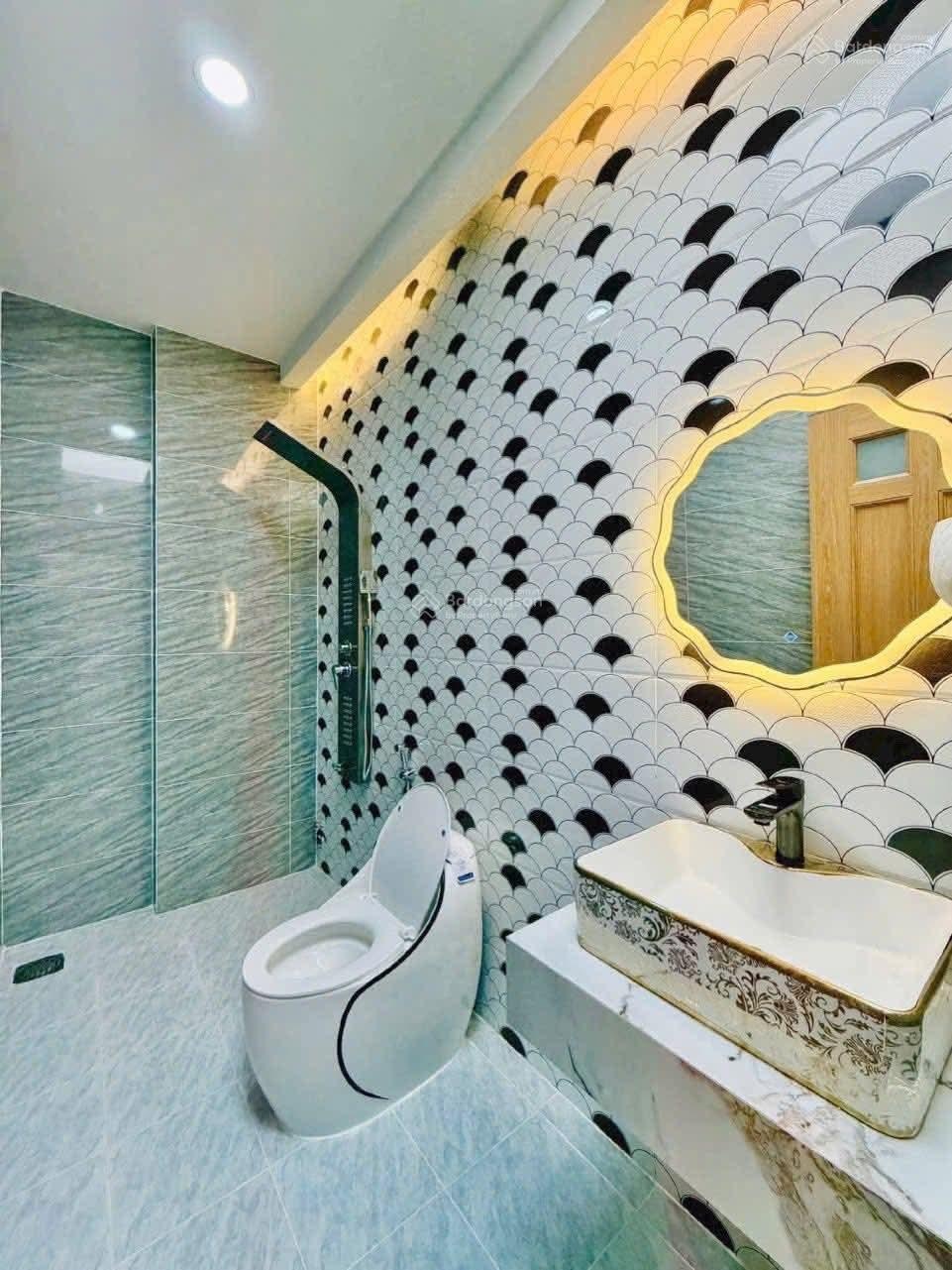 Cần bán gấp 2 tỷ 950 nhà 26m2 đường số 14, P5, gần công viên Làng Hoa. Hẻm 5m, sổ riêng, hoàn công