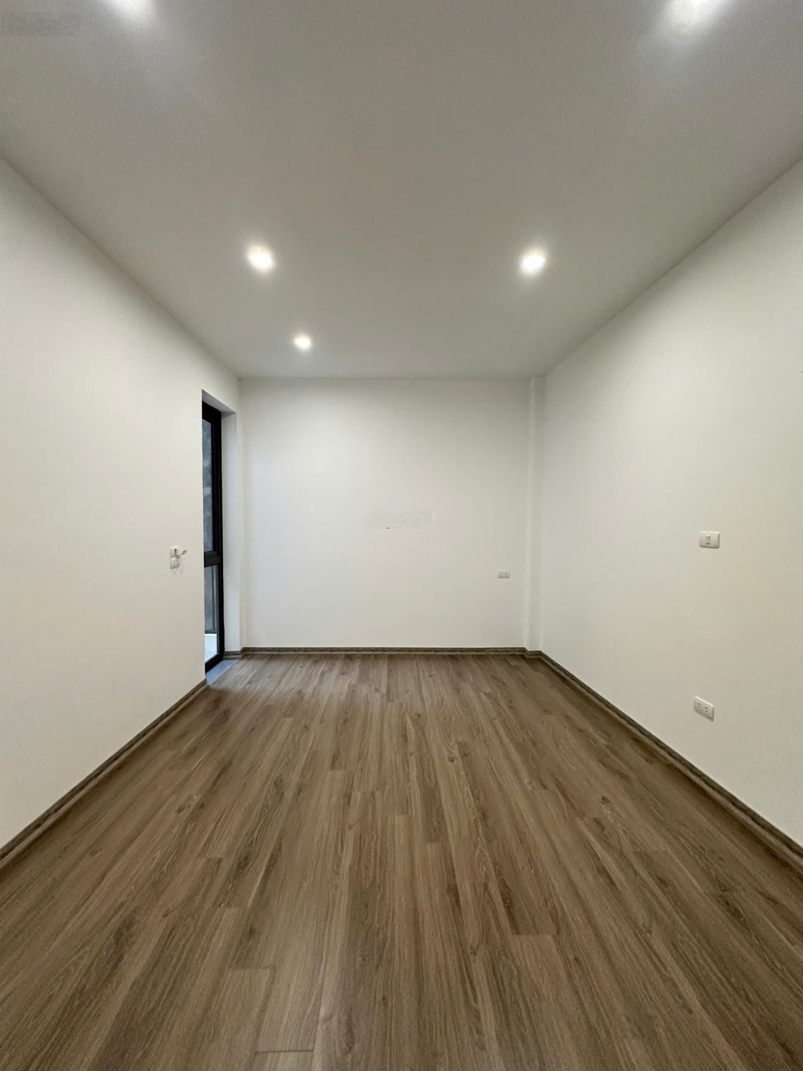 Bán nhà 5 tầng mới đẹp ở ngay phố Trung Phụng DT 23m, giá 5.95 tỷ