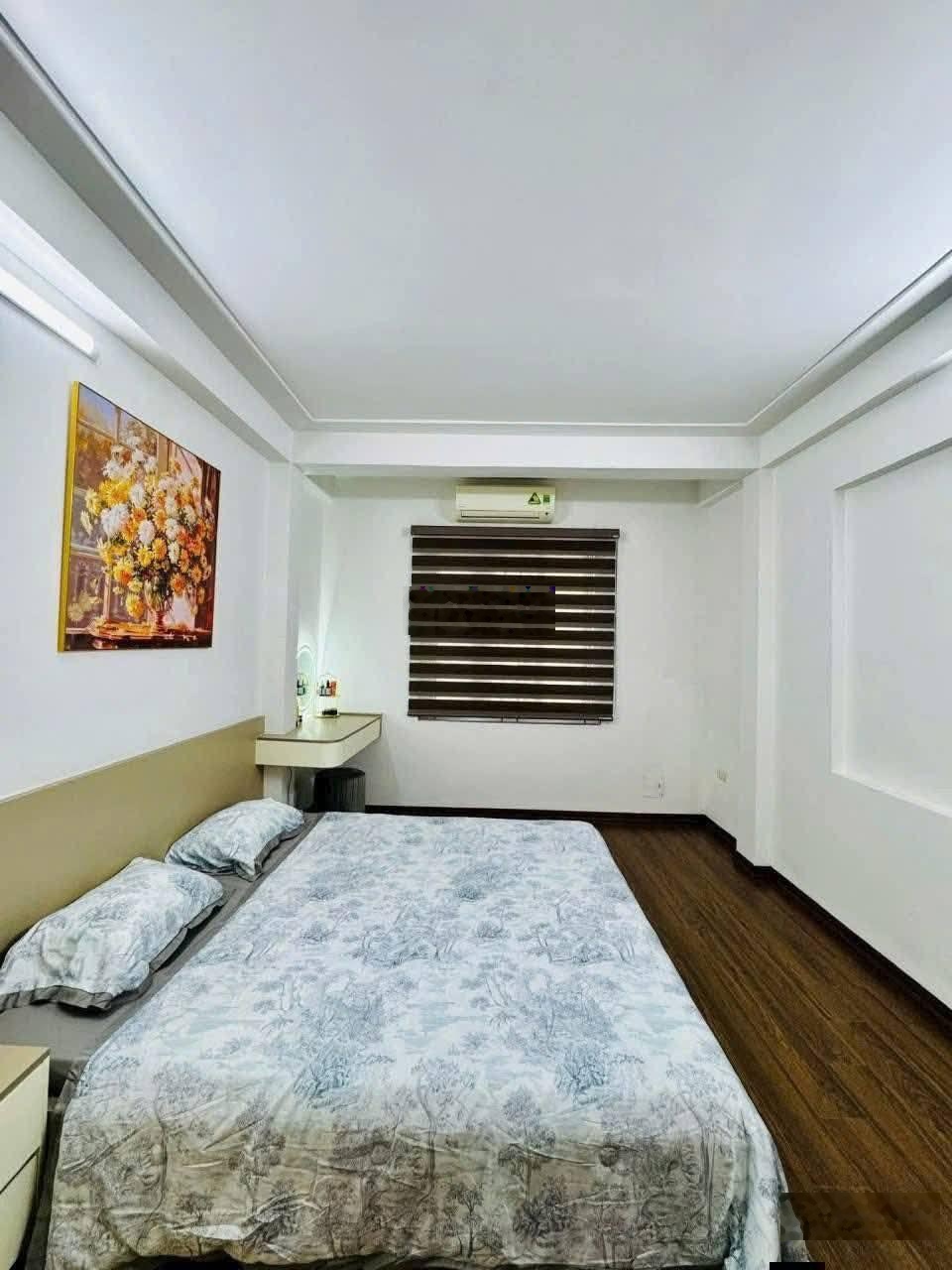 Bán nhà ở luôn, Hồng Mai 26/30m2, 4 tầng, MT 4.7m, giá 4.35 tỷ