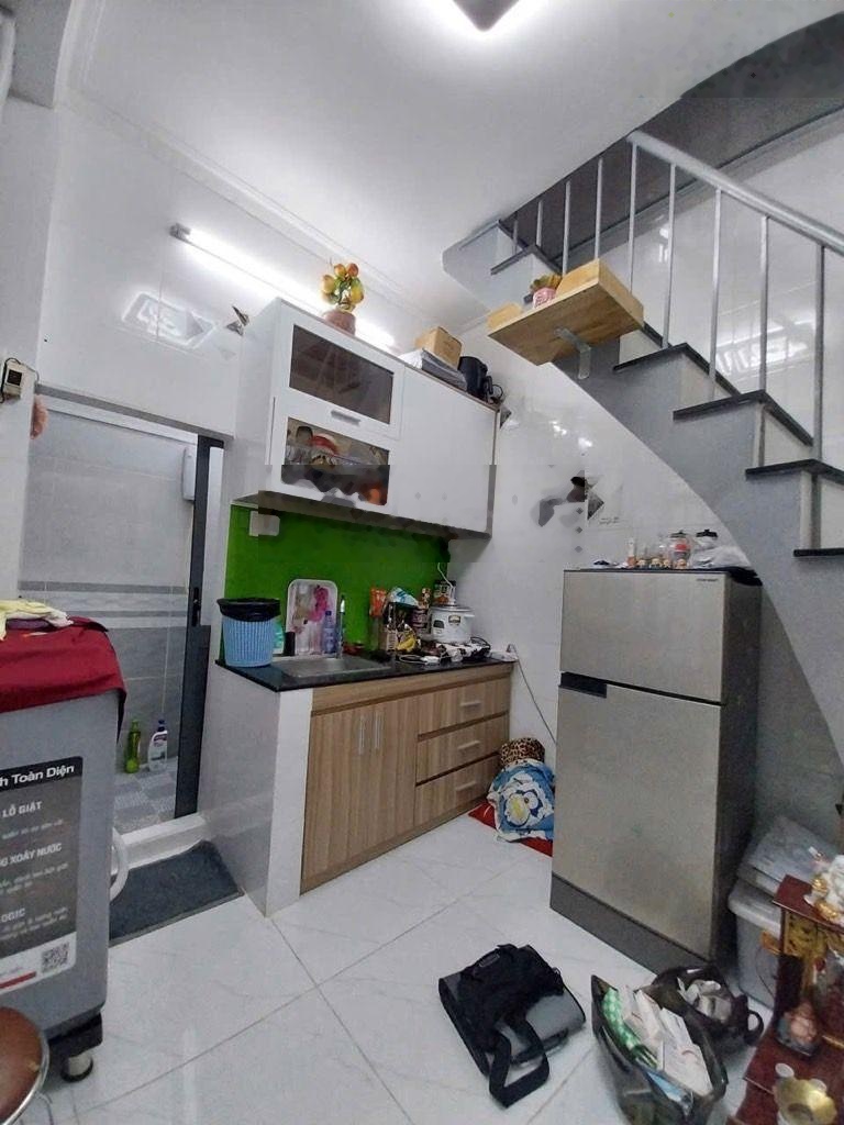 Nhà bình thạnh sát chợ cây quéo - xinh xắn - 2 tầng có ban công - sổ hồng cầm tay hoàn công đủ -