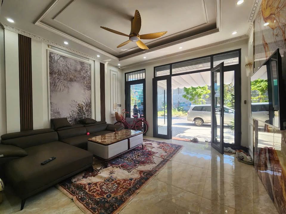 Bán nhà 3 tầng siêu VIP, 4 phòng ngủ, full nội thất tại Đông Vệ, Thanh Hóa