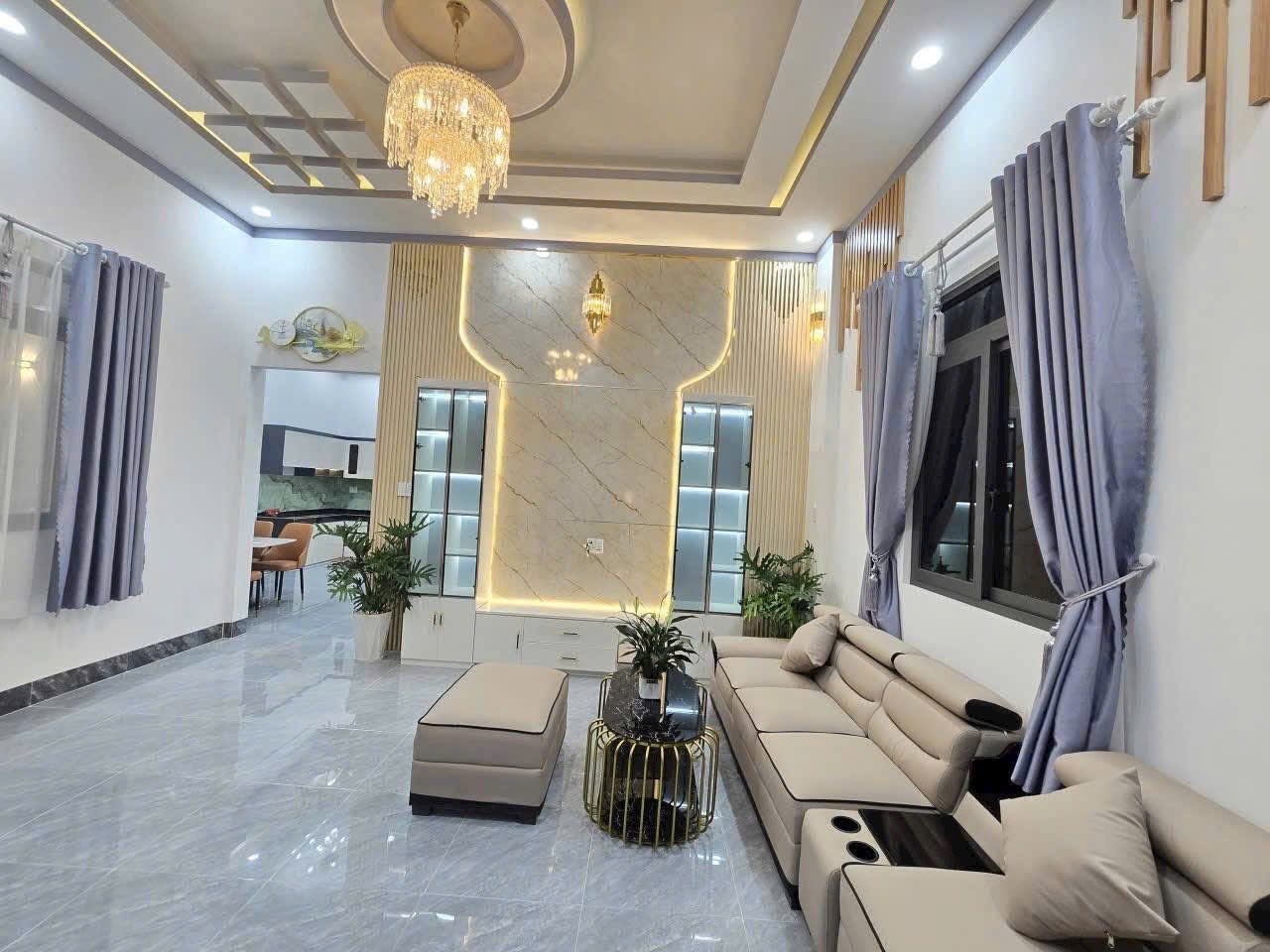 Nhà sân vườn mới tinh, tặng hết nội thất xịn xò, giá chỉ 2 tỷ