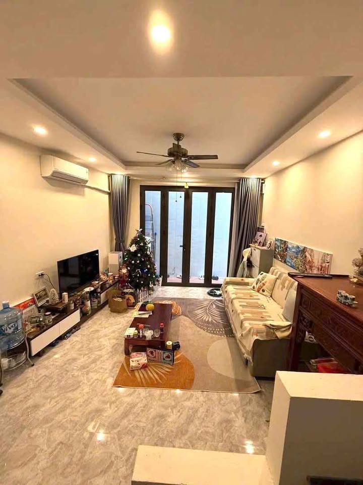 Cho thuê nhà 2 tầng full nội thất tại Việt Hưng, Long Biên