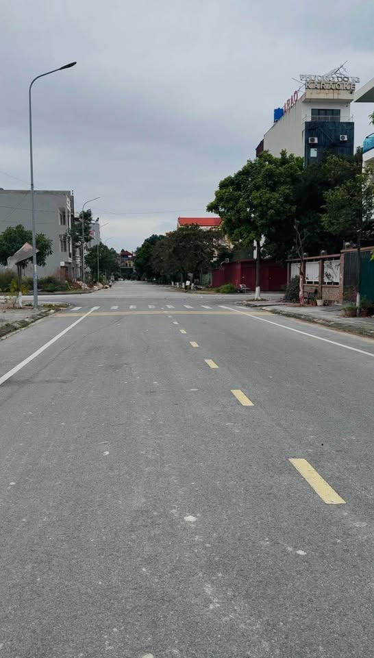 Biệt thự trung tâm Thuận Thành, Bắc Ninh - 2 mặt đường, 204m2, mặt tiền 13m