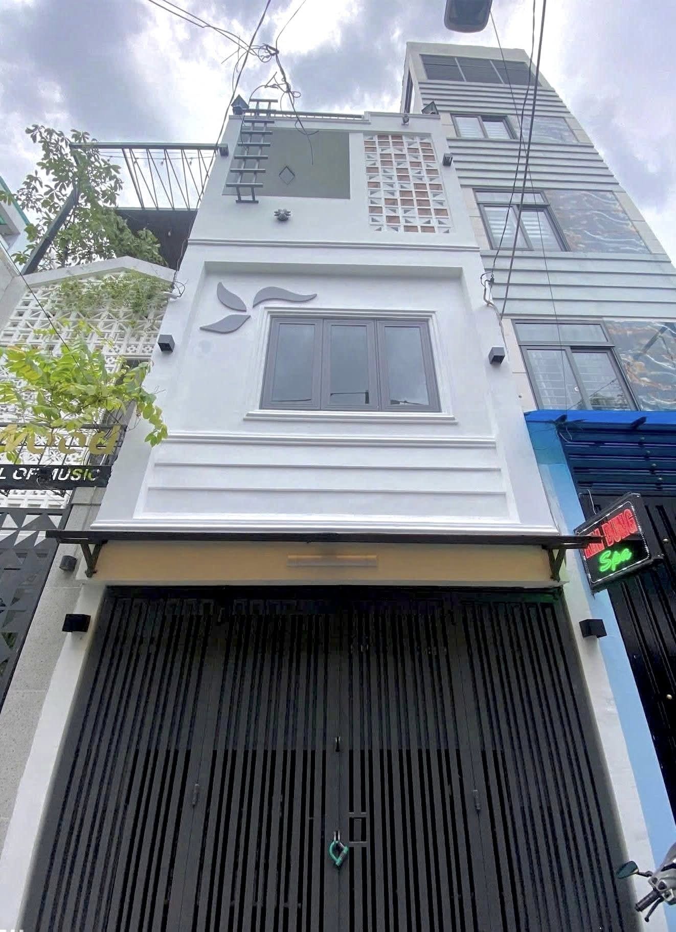 Cho thuê nhà 4 phòng ngủ tại Bình Thạnh, thoáng đãng, gần mặt tiền, giá 20 triệu/tháng