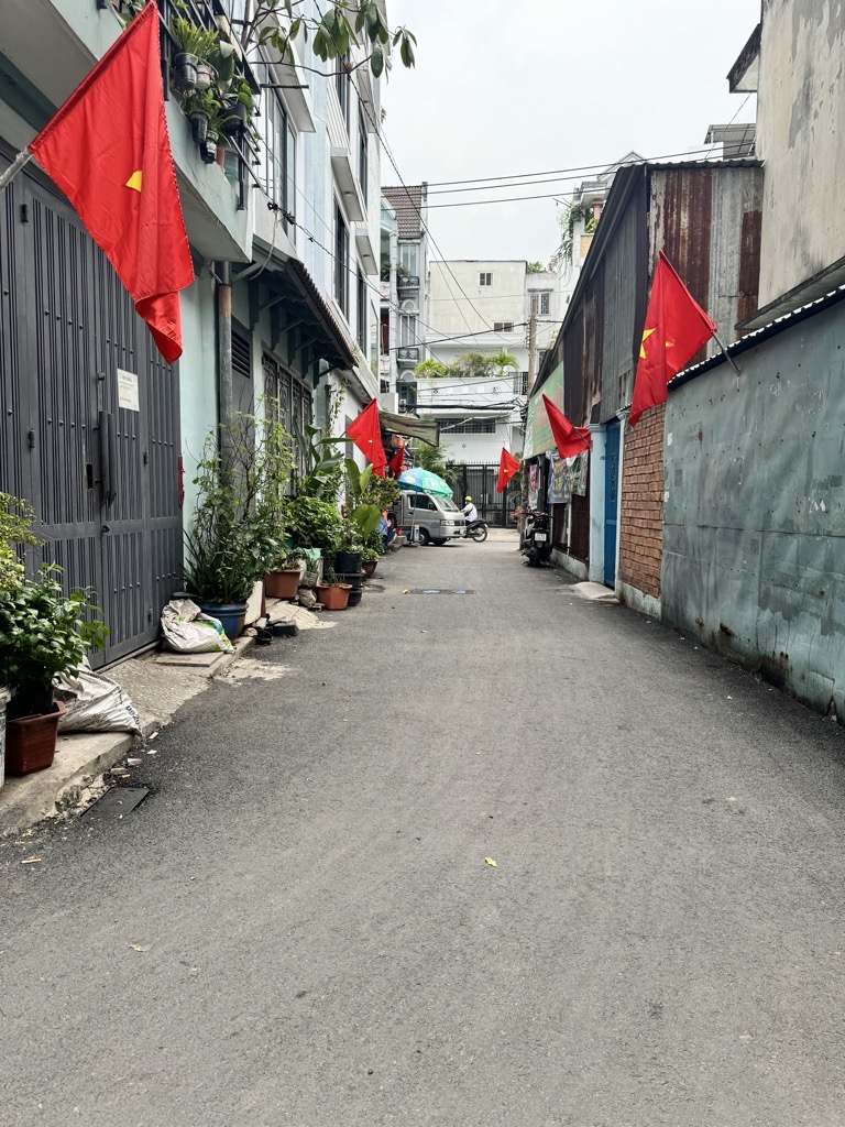 Nhà 2 tầng vuông vức, kinh doanh sầm uất gần mặt tiền Gò Vấp