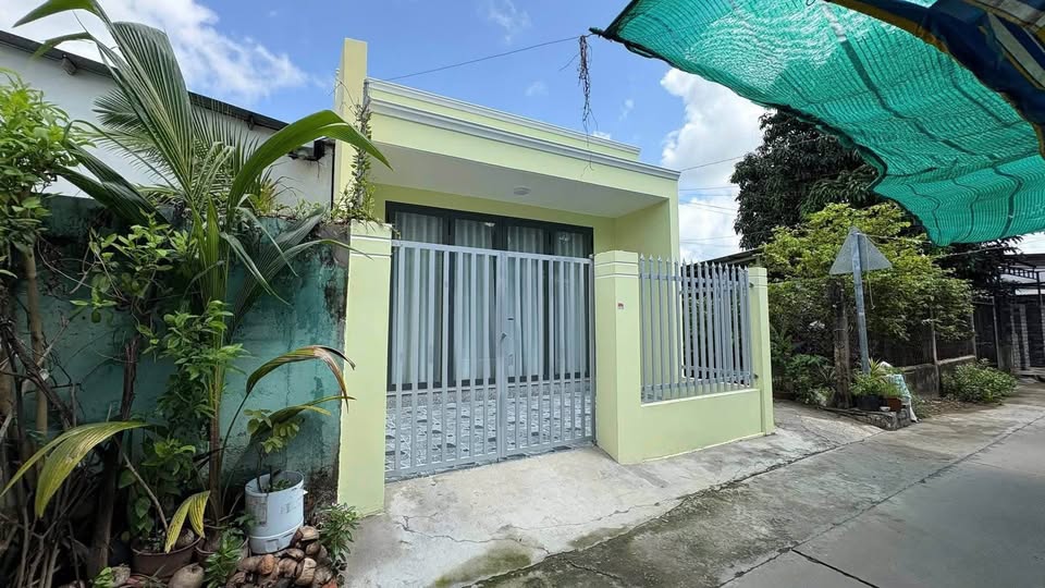 Siêu phẩm nhà nguyên căn khu dân cư yên tĩnh Sơn Đông, Bến Tre, đối diện bến xe Bến Tre