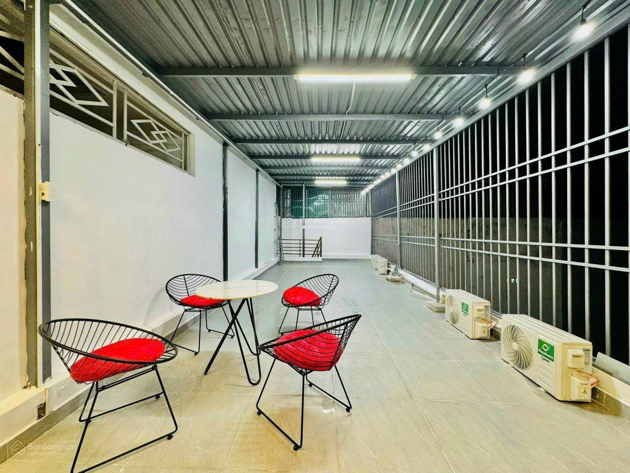 Cô Tư cần bán gấp nhà 48m2 Phạm Văn Hai, P5, Tân Bình. Ngay chợ PVH, xây 3 tầng. Gía 2 tỷ590 SHR