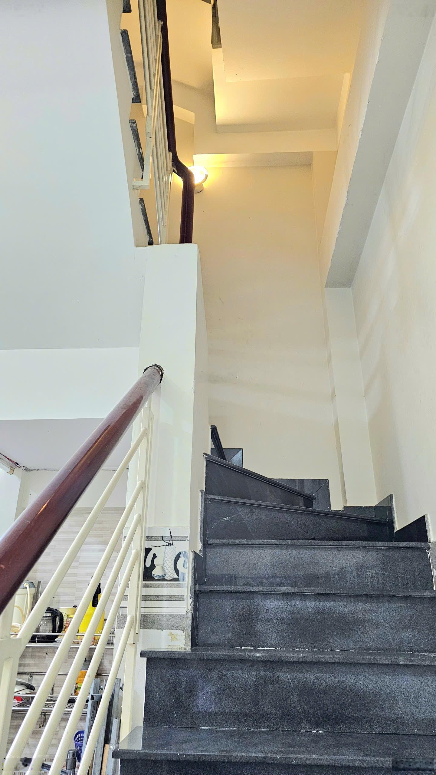 Bán nhà 4 tầng vị trí vàng đường Tân Xuân chợ sỉ Tân Bình