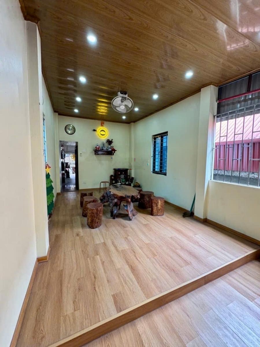 Dân xây kcbt, ngõ thông trc nhà rộng thoáng sáng, gần phố, ở ngay. Dt 26m 4T mt3,2m giá 5,2 tỷ