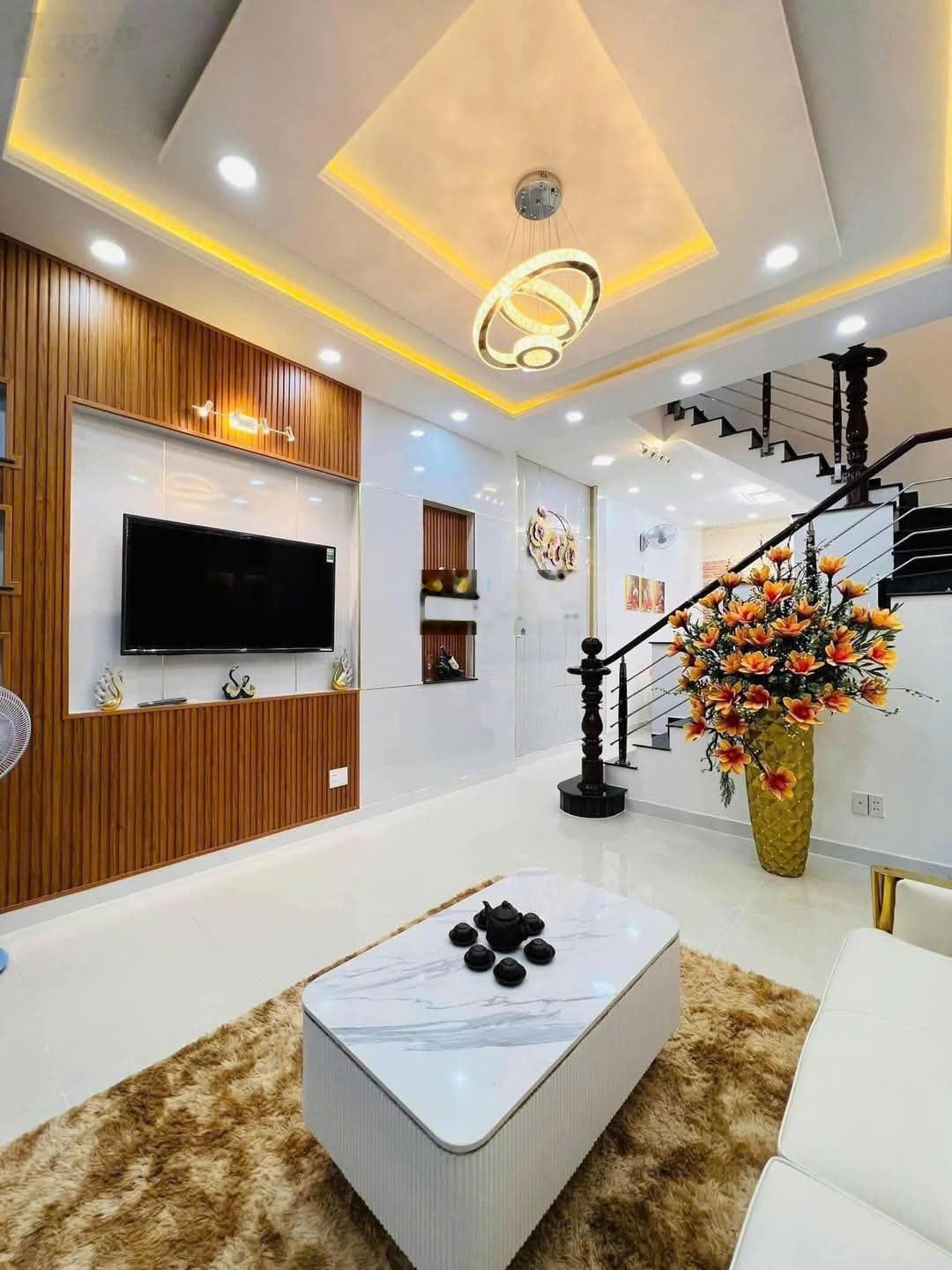 Bán nhà đẹp Nhất Chi Mai, Tân Bình, Giá: 3 tỷ 600 triệu / 60m2, sổ hồng riêng, LH 0775687243