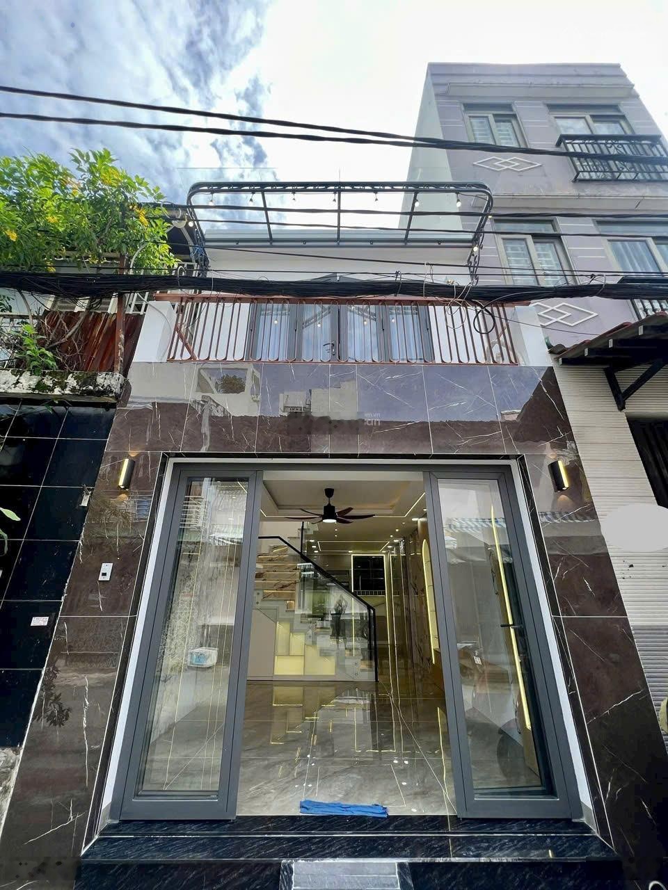 Bán nhà riêng tại Đường Hòa Bình, Phường 5, Quận 11, 3,6 tỷ, 33,9 m2 nhiều tiện ích, sổ hồng riêng.