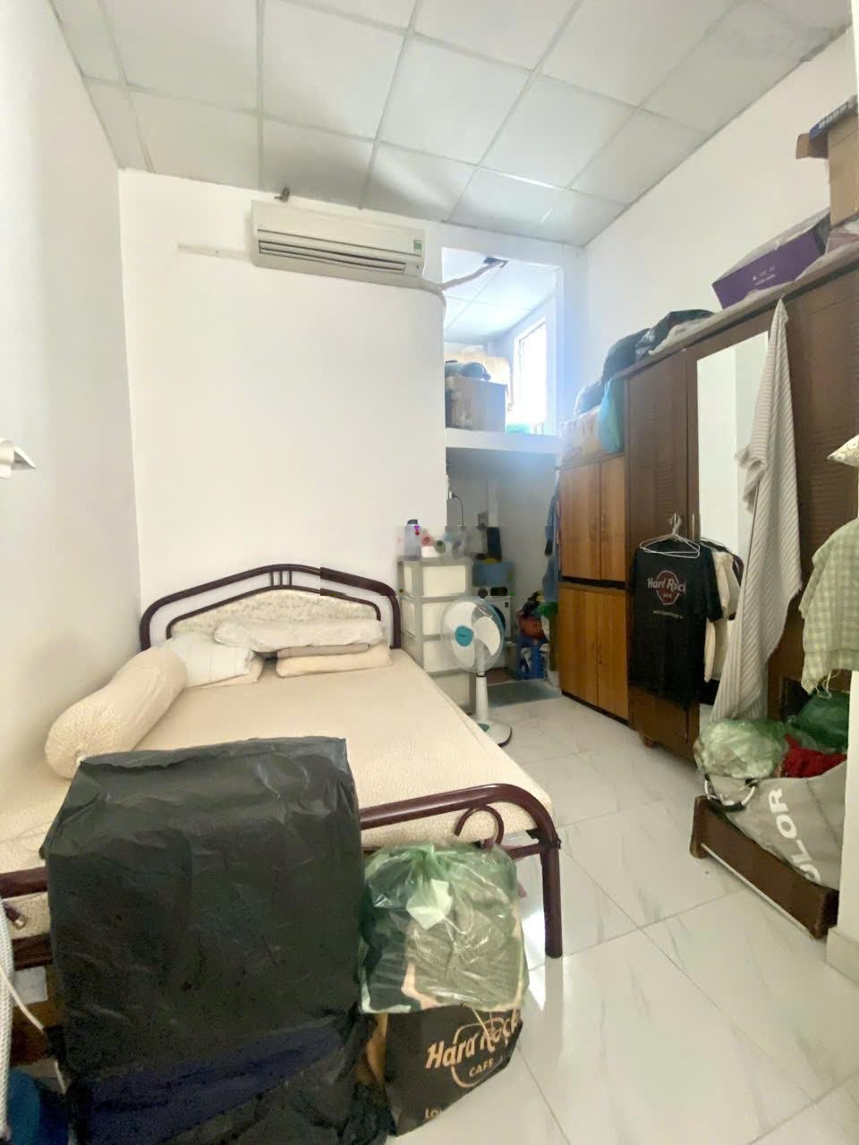 Bán nhà ni sư huỳnh liên hẻm xe hơi 40m2 gần chung cư bàu cát giá : 4,97 tỷ.