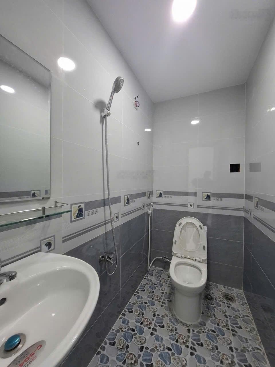 Bán nhà mới xây dựng ni sư huỳnh liên gần chung cư bàu cát tân bình nhỉnh 4 tỷ.