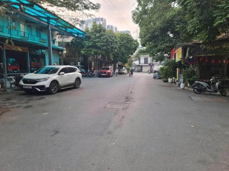 Nhà phân lô Hoàng Quốc Việt, 4 tầng, ô tô tránh, 2 thoáng, 75m², 23 tỷ