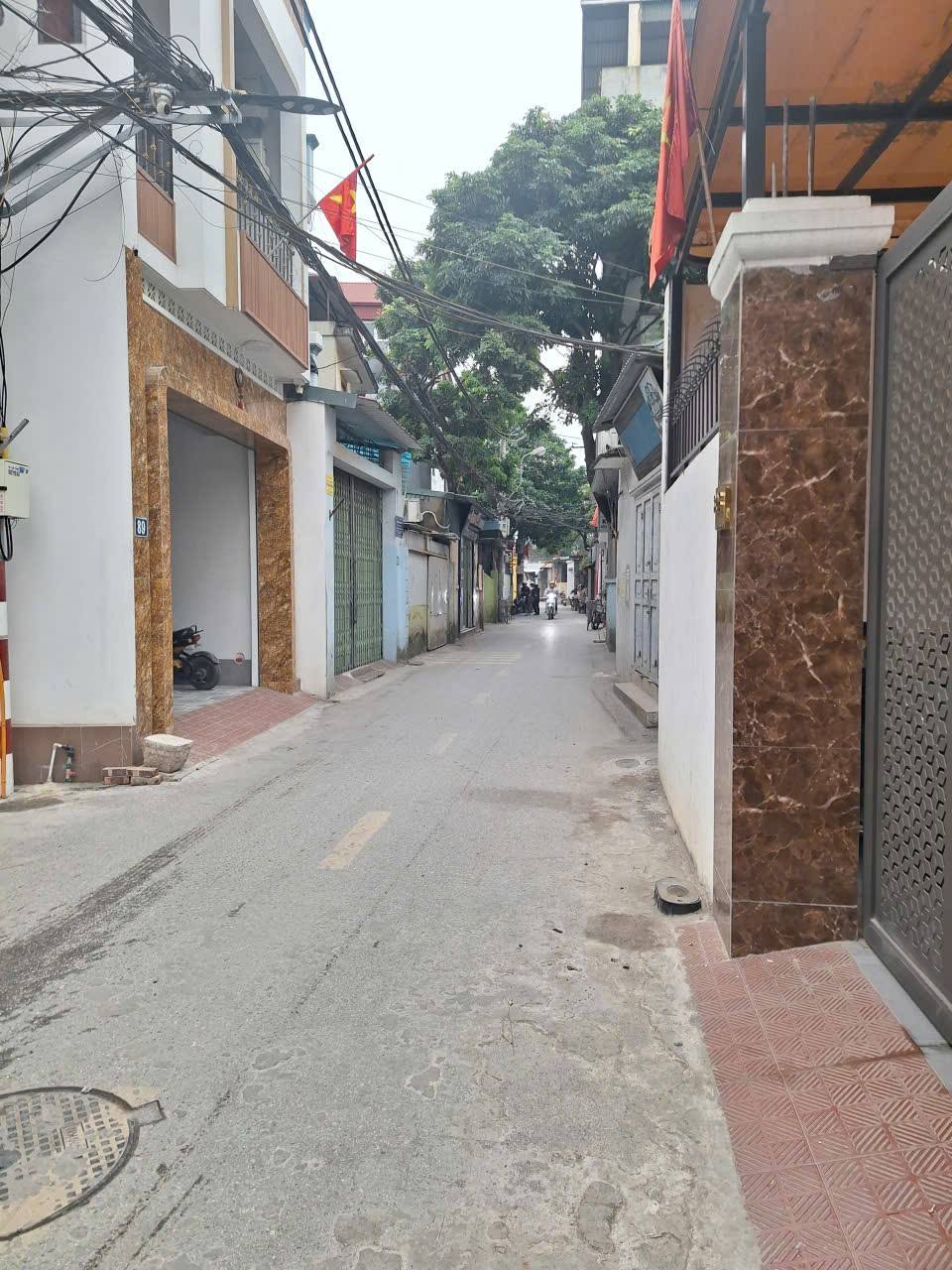 Nhà 3 tầng 46m², ô tô vào nhà, ngay chợ Tự Khoát, 5 tỷ