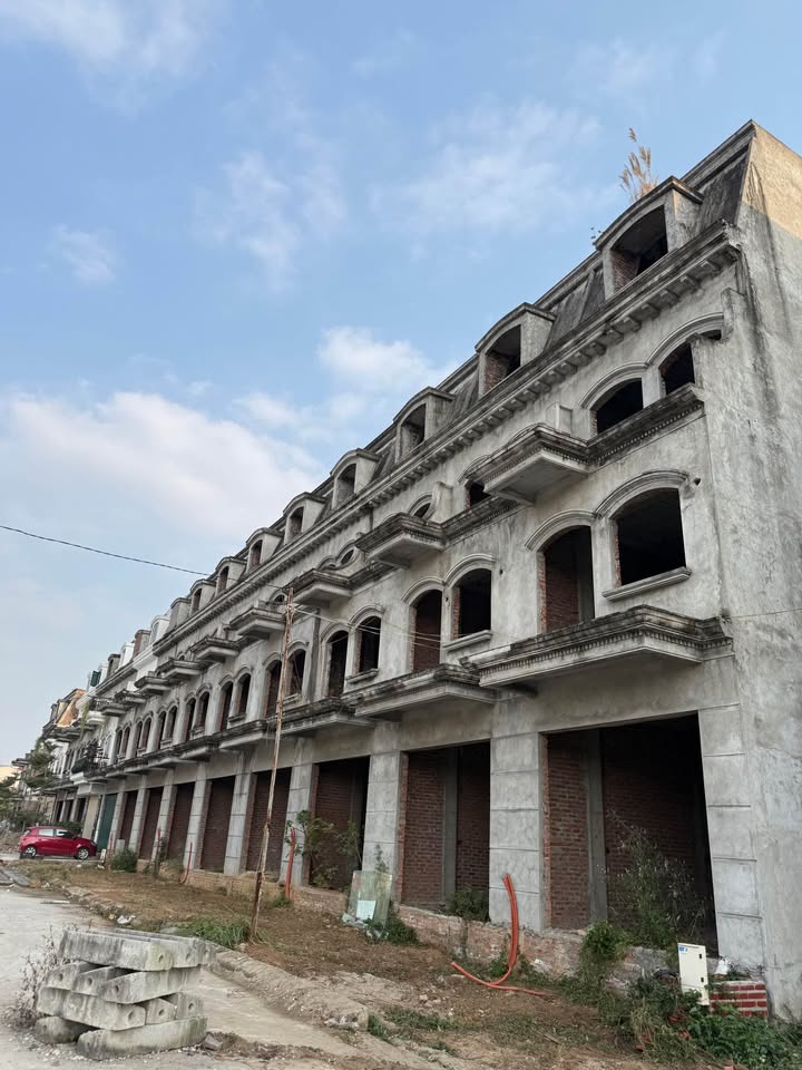 Nhà 4 tầng 2 mặt tiền đường Hùng Vương, Vĩnh Yên