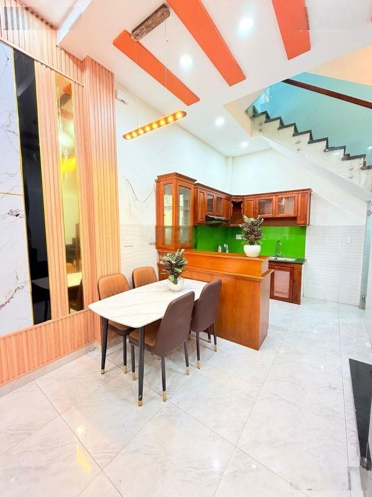 Bán nhà cạnh chợ tân trụ, khu vực hxh,khu vực sát sân bay nhà ga t3 trường chinh, 57m2 5 ty4